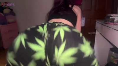 your favorite twerking goth slut is back <3