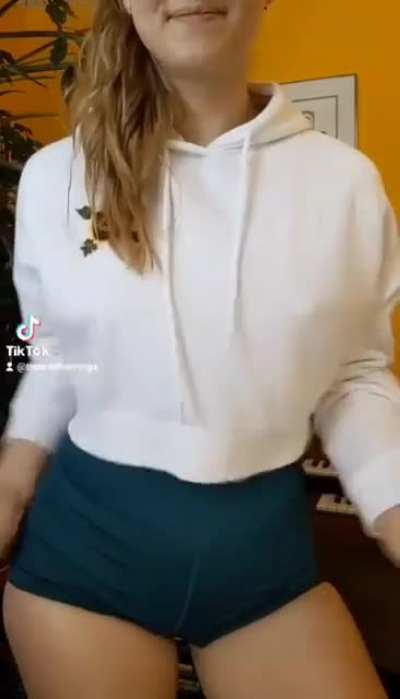 thatr<wbr>edher<wbr>ringx tit slip tiktok nsfw