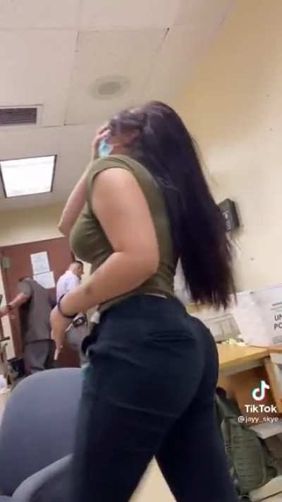 😳