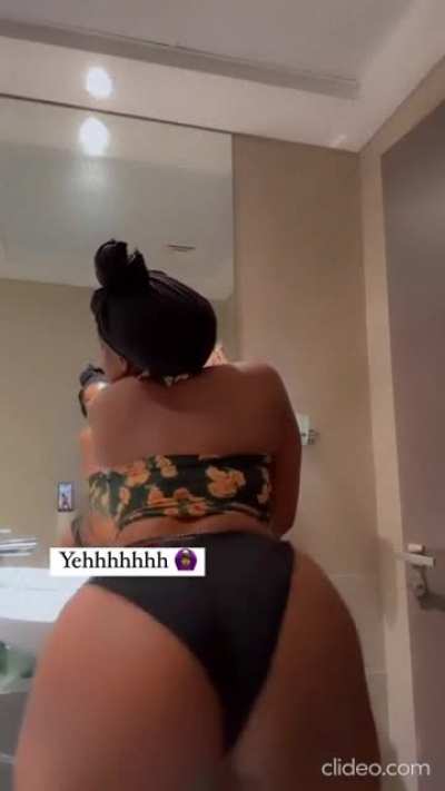 👙🖤⚫