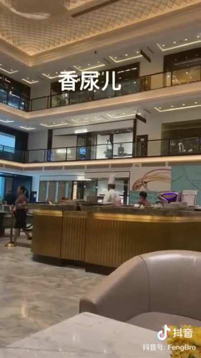 Cuckness experiencing Endie caste system in a rich neighborhood mall