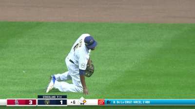 [Highlight] Lorenzo Cain trips and falls down on a fly ball.