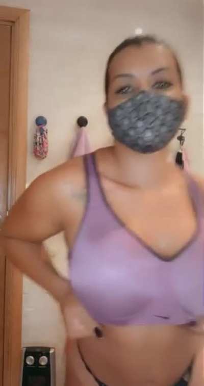 Would you jerk on my 40yo mom body ? OC