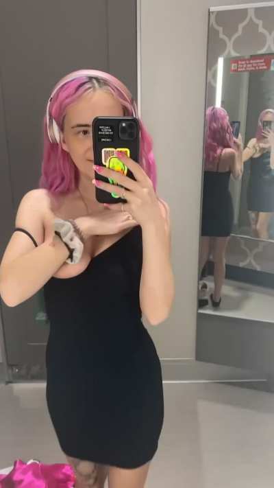 Fuck me right here in this changing room please [gif]