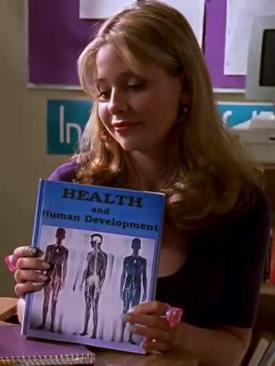 Sarah Michelle Gellar - downblouse plot in Buffy The Vampire Slayer