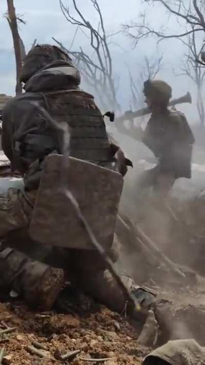 A Ukrainian machine gunner and a grenade launcher let a Russian assault group get closer to their positions and, waiting for the right moment, open fire on the enemy.