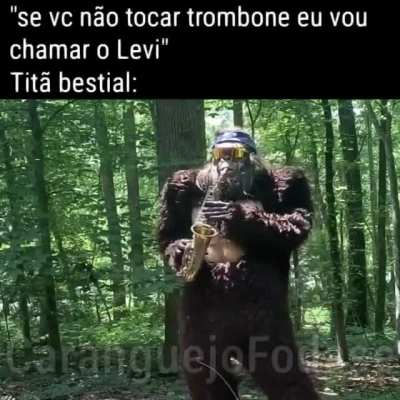Só eu que acho que se usasse terno e tivesse olheiras ia parecer o Renan?