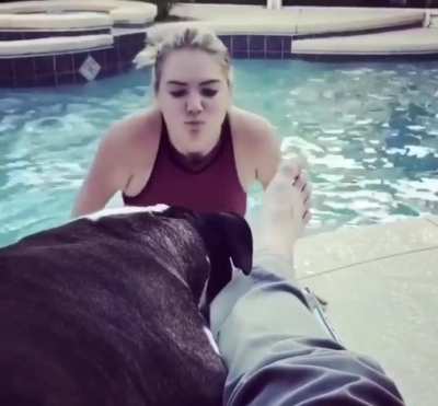Look at Kate’s wet boobs jiggle as she gets out of the pool!