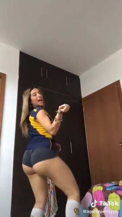 When she turns around 🤯🥵
