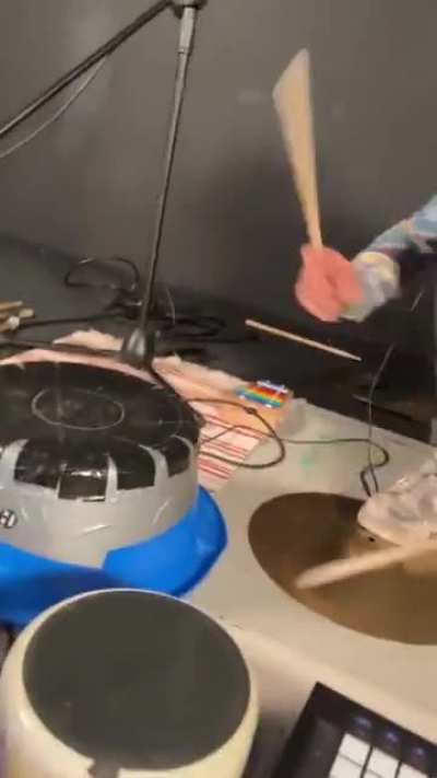 Guy plays breakbeat