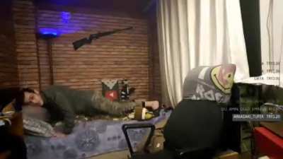 Twitchte yayinlari gezerken denk geldigim manyaga bakin amk klip aldim akwkkwkakakakaakakakakakakakaka