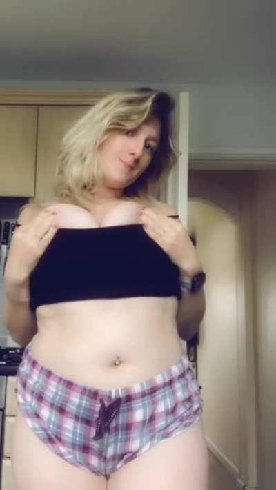 PJ titty drop 😜 best way to start the day!